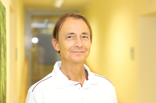 Dr. Andres Dette