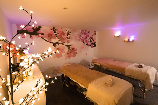 Photo de Spa Privatif | Hammam | Sauna | Jacuzzi | Sous l'arbre de vie à Trept (38460)