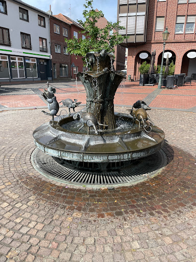 Brunnen "Tanzende Mäuse"