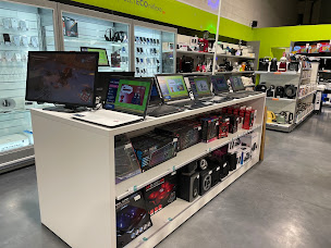 Photo n°18 de Cash Express Magasin d'occasions Multimédia, Image et Son, Téléphonie, Bijoux, Achat d'or à Avranches (Magasin de jeux vidéo)