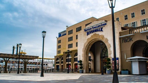 Riverwalk Outlets - Visual
