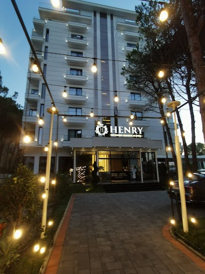 Henry Resort & Spa