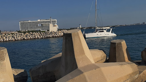 Faro Norte Canal Puerto Cancún Part 2 Gallery - Mexico