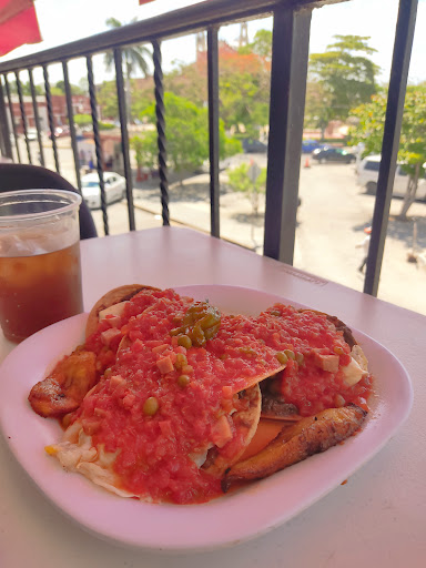 Resturante El Mirador, Originales Huevos Motuleños y más