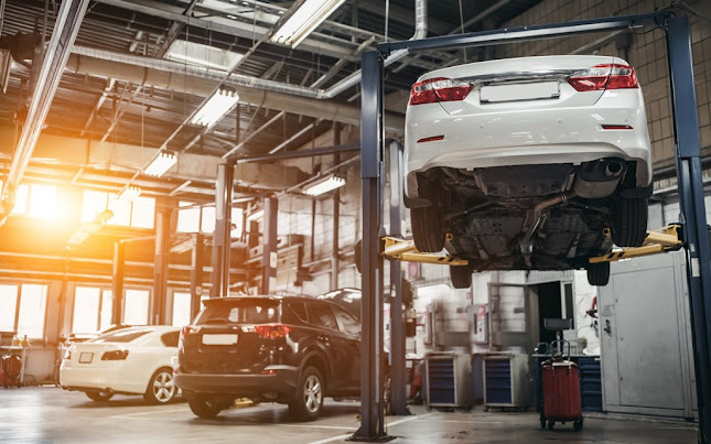 Dubai Car Repair Service | Car Battery Change Dubai | Car Engine Service Dubai - Auto repair shop