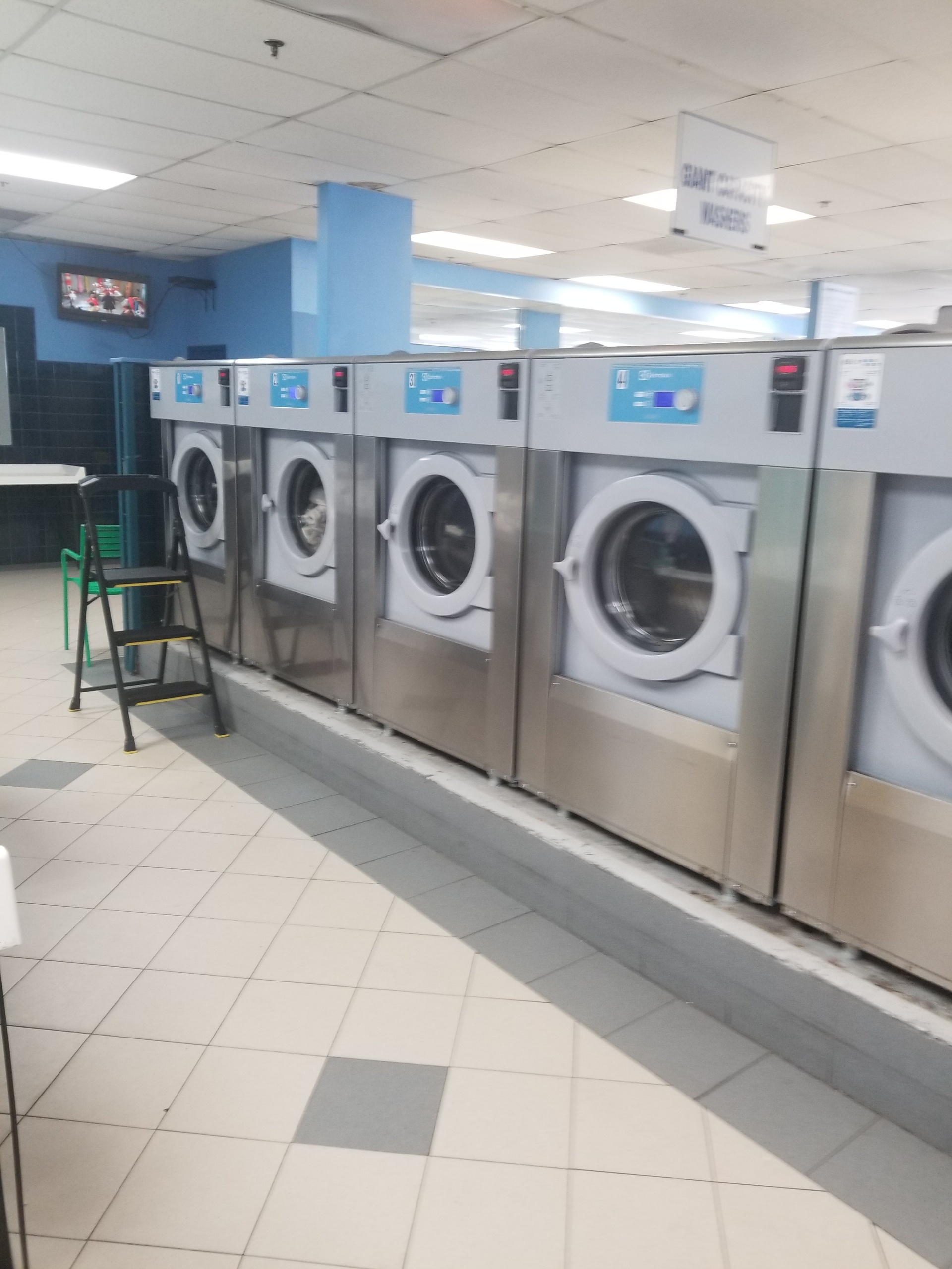 Super Saver Free Dry Laundromat laundromat interior in West Haven, CT