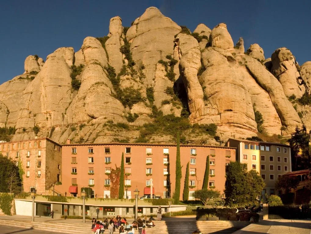 Hostal Abat Cisneros - Alojamiento en Montserrat