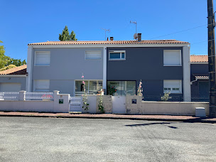 Photo n°18 de SUIRE RAVALEMENT PEINTURE Fondée en 1989 à Thors (Peintre en bâtiment)