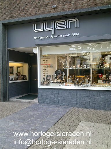 Jeweler Mark Uyen