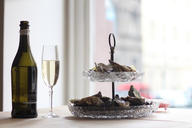 Brut. - Wines & Oysters