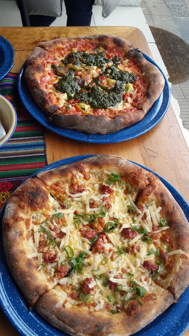 La Popular Pizza and Pan