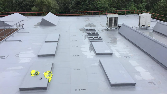 L M C Roofing & Building Ltd - Construction company