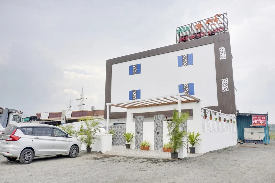 OYO Flagship 75731 Hotel Om Sai Lodging