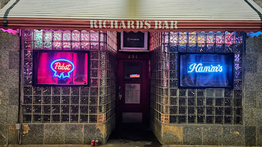 Richard's Bar - Visual