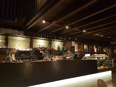 Wood Lounge Bar