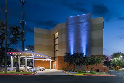 Holiday Inn Express & Suites San Antonio Medical-Six Flags