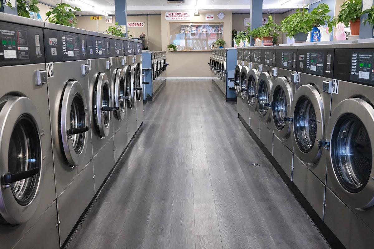 Self-service laundry at King Coin Laundry Lavandería, Los Angeles, CA