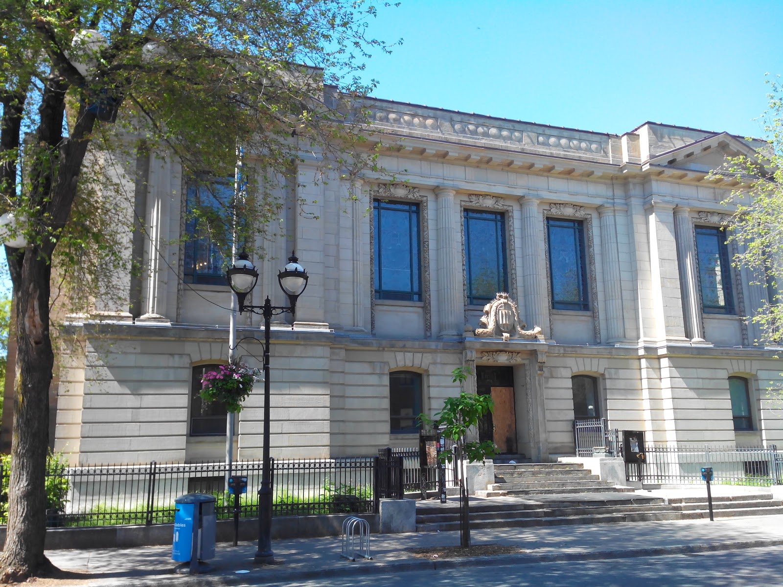 Bibliotheque SaintSulpice 1700 Rue SaintDenis, Montreal Canadian