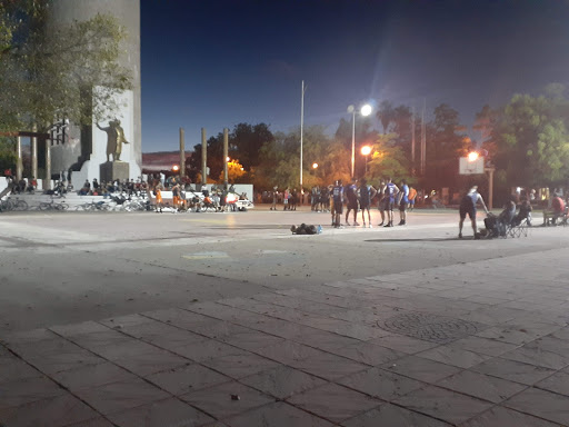 Plaza Independencia: "El tinaco" - Thumbnail