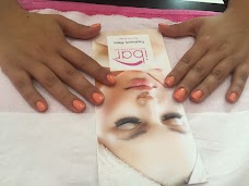 iBar Beauty Salon & Nail Bar london