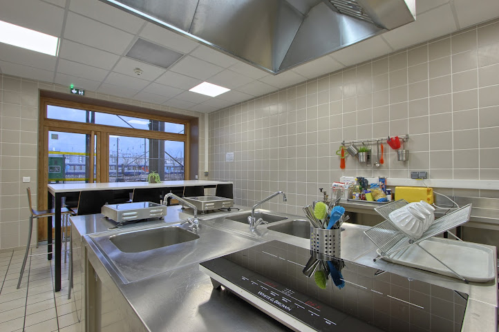 HI Hostel Paris Yves Robert by null