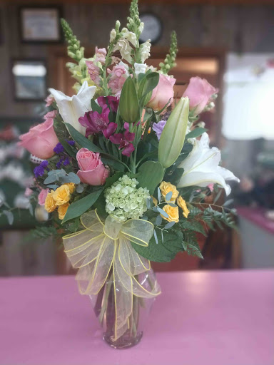 Sandy's Flowers & Gifts - Thumbnail