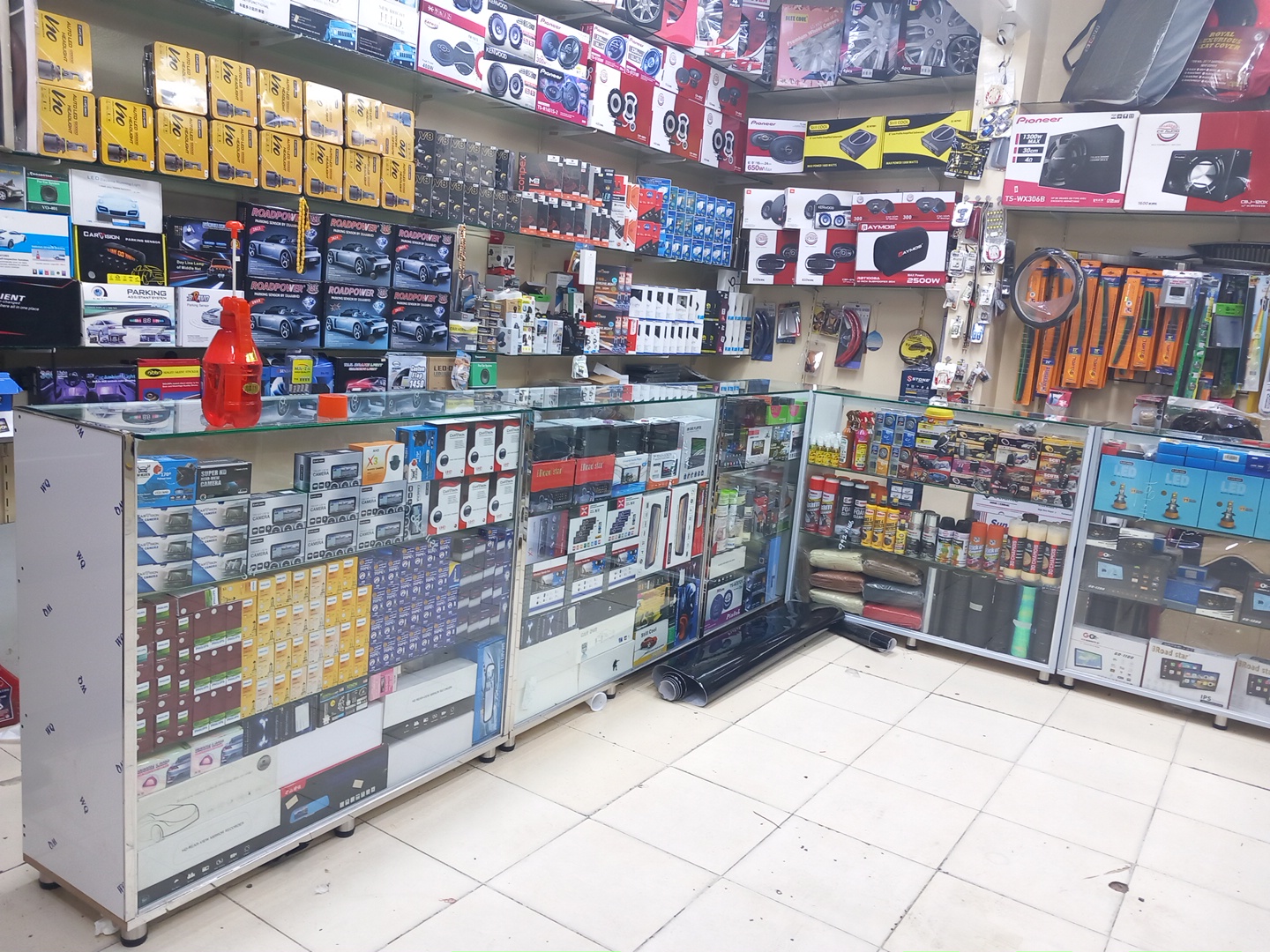 شباب المدينة زينة و تنجيد مقاعد السبارات - صورة 2