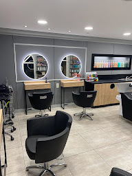 Photo n°20 de Studio avenue à L'Isle-sur-la-Sorgue (Salon de coiffure)