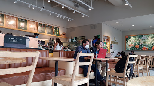Starbucks Ubika El Refugio