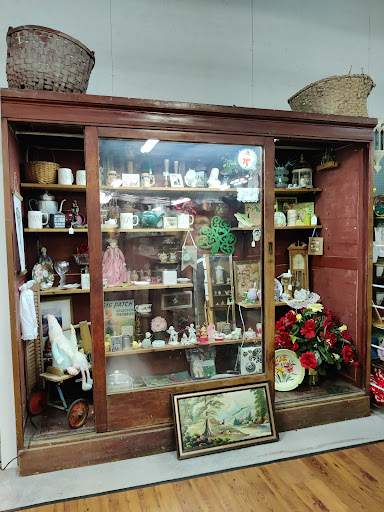 Hometown Antique Mall - Thumbnail