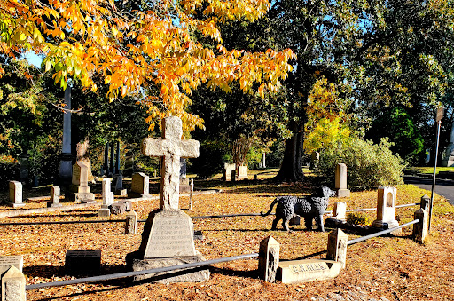 Iron Dog - Hollywood Cemetery - Thumbnail