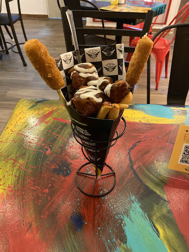 Burger 27 - Hamburguesas y alitas. Servicio de restaurante, para llevar y servicio a domicilio. - Thumbnail