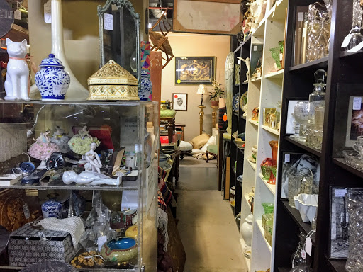 Newfarm Antique Centre - Thumbnail