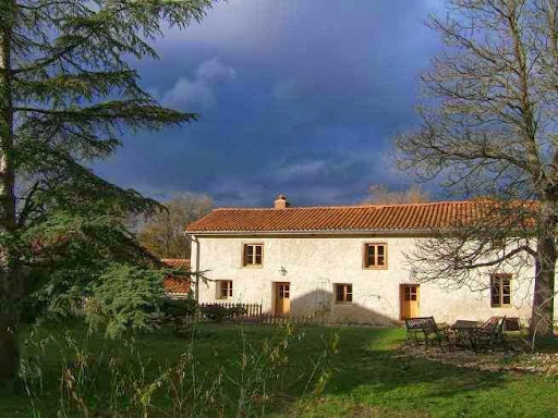 Photo de Gîte rural du Domaine Champêtrede La Loge (9 p.) à Montverdun (42130)