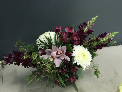 Wild Roots Flowers & Gifts - Thumbnail