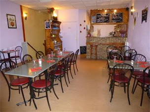 Photo n°19 de centre commercial des moustiers à Vaux-le-Pénil (Centre commercial)