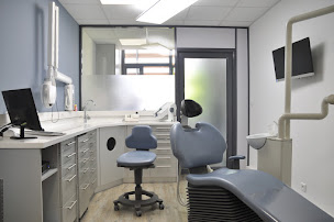 Photo n°1 de Drs Guithon, Jacquet et Hoarau à Saint-Paul (Parodontiste spécialiste des implants dentaires)