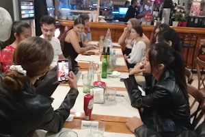 Cafetería California image