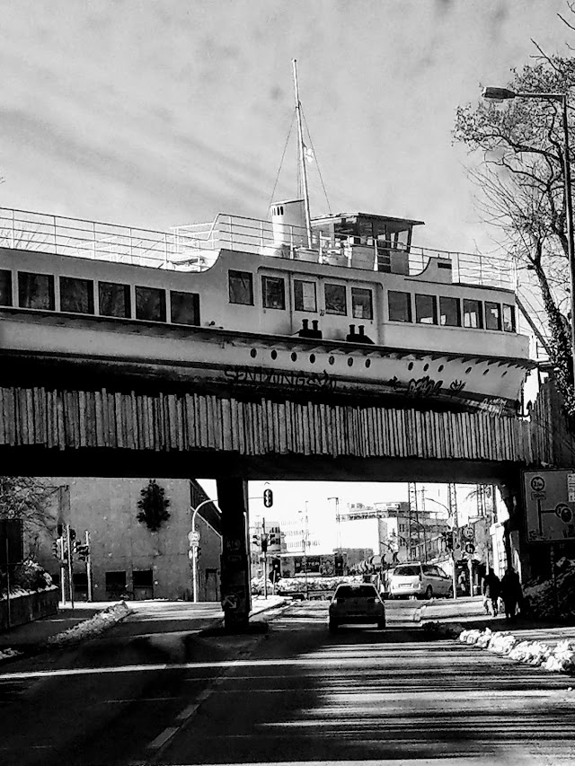 MS Utting on bridge Lagerhausstrasse