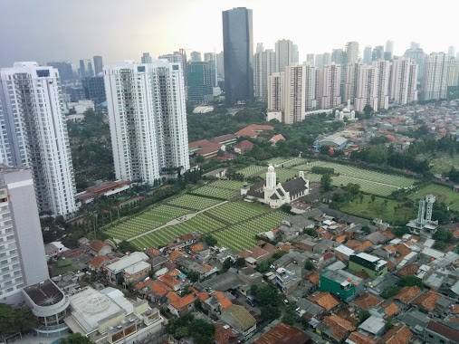 Inggris Rumah Makam, Author: Anang Gunawan