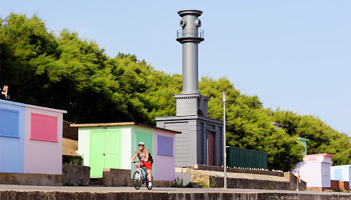 Pablo Bronstein, Beach Hut
