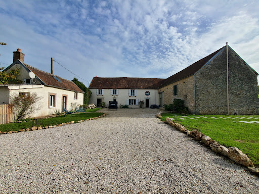 Photo de Villa Condry avec piscine intérieure et parc
