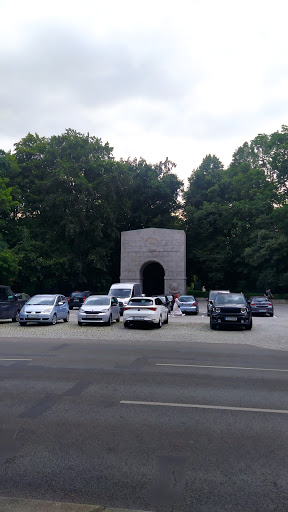 Haupteingang (West) Sowjetisches Ehrenmal - Thumbnail