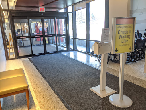 Mayo Clinic, St. Mary's Campus Main Entrance - Thumbnail