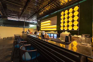3 Stage: Lounge Kitchen Garden image
