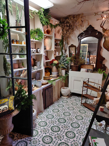 Hunt & Gather Vintage Market LLC - Thumbnail