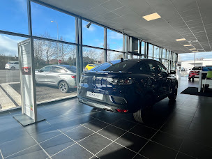 Photo n°3 de Renault Pau - edenauto à Pau (Borne de recharge de véhicules électriques)