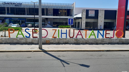 Plaza Paseo Zihuatanejo - Thumbnail