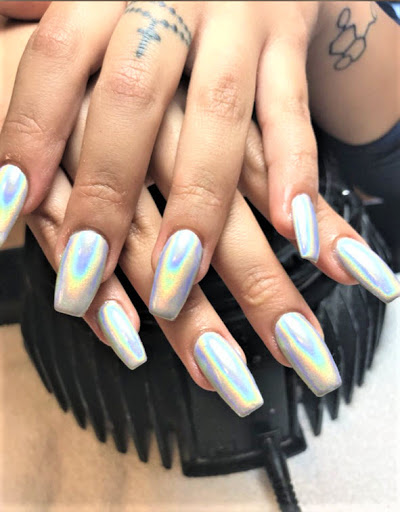 Diamond Nails Salon Logo