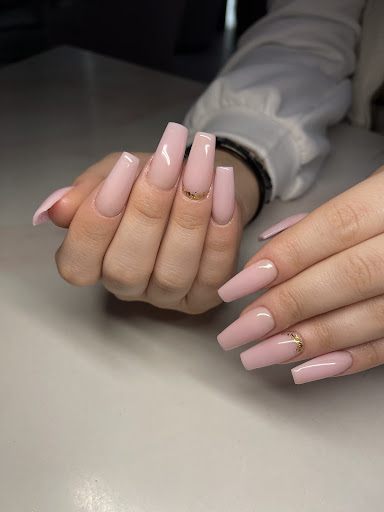 KS Nails London ***** Senior nail tech - Klaudia - Thumbnail